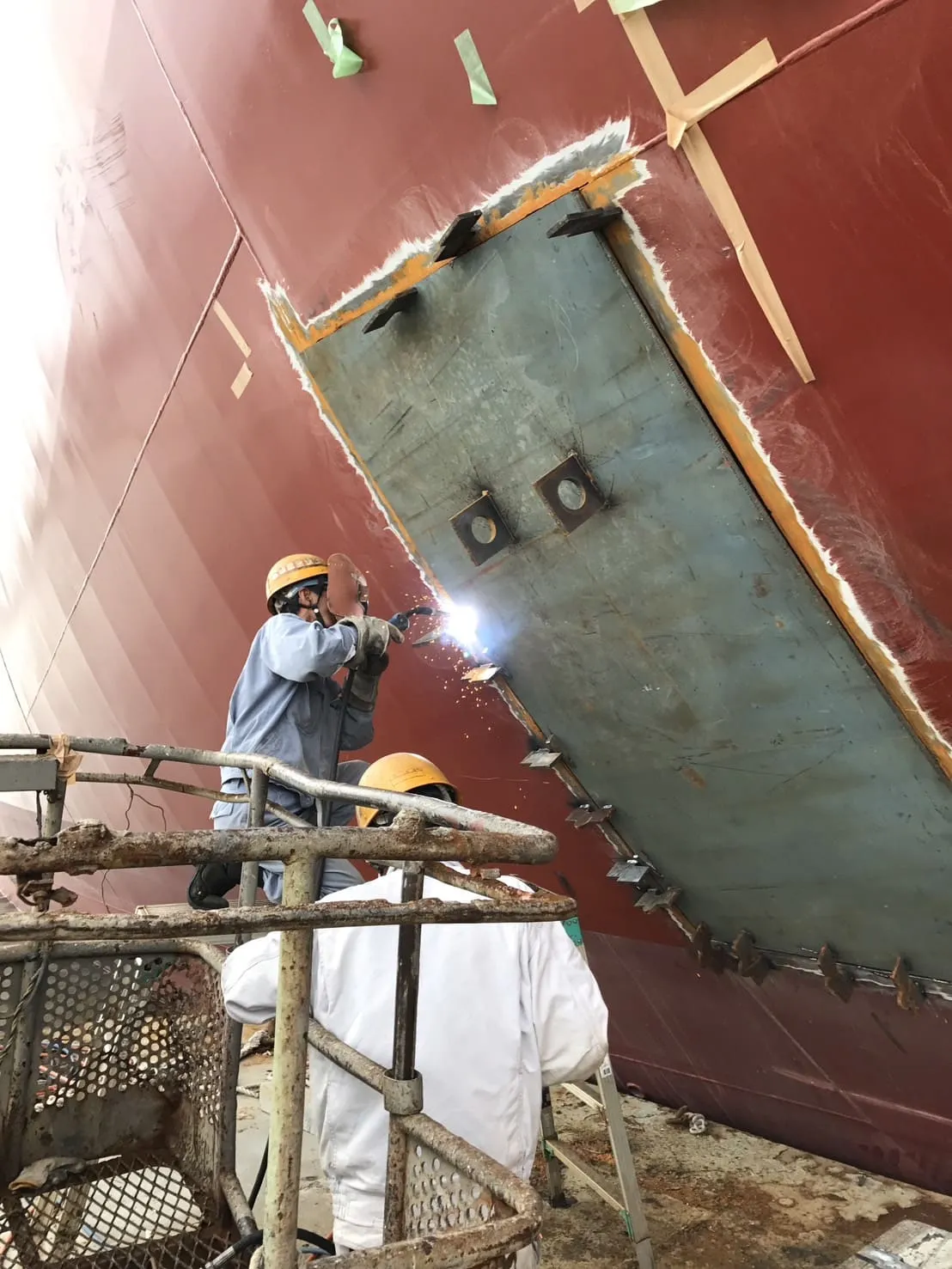 塢修 during docking